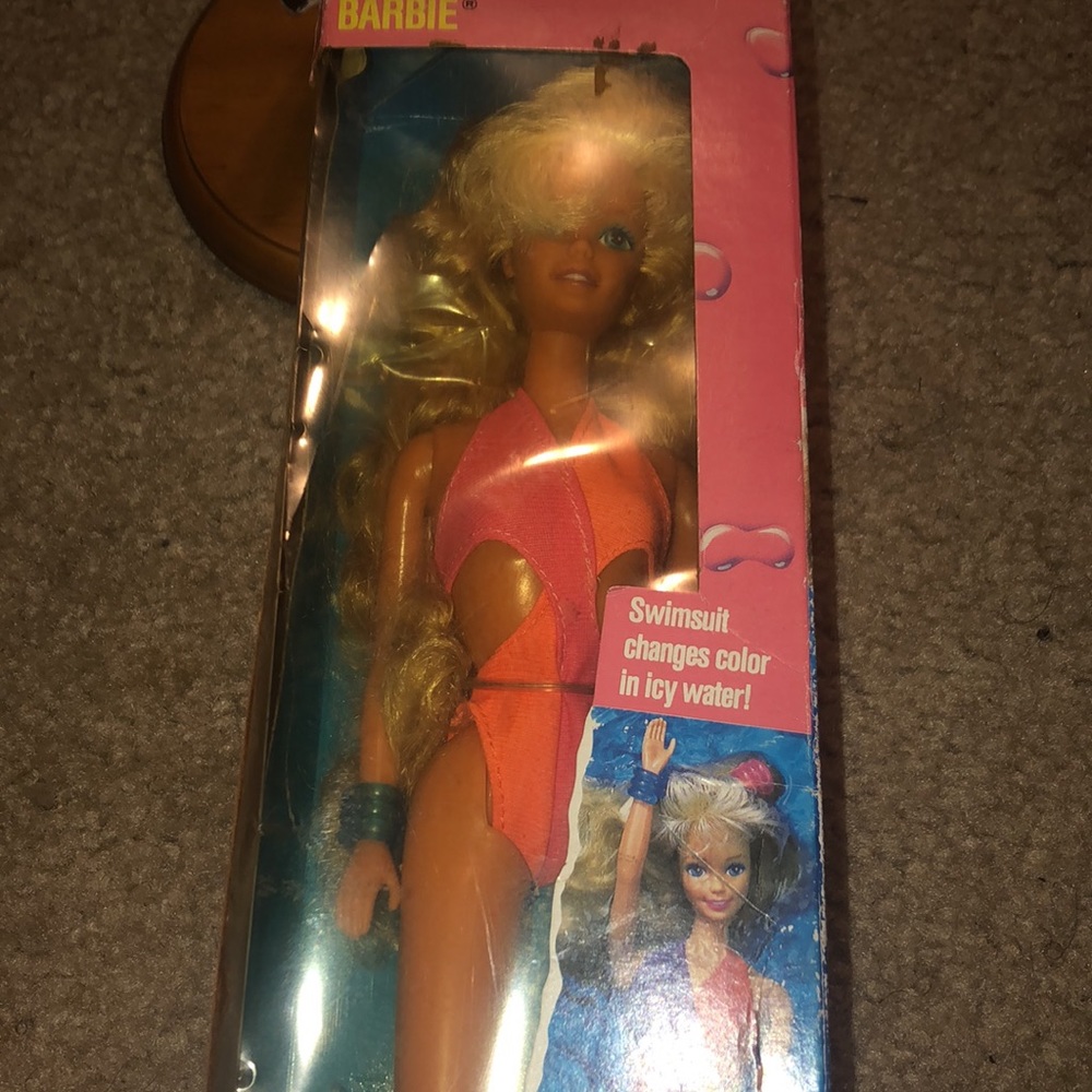Barbie- never been taken out of box
Wet 'n' Wild blonde barbie doll from 1989 - Picture 3 of 3